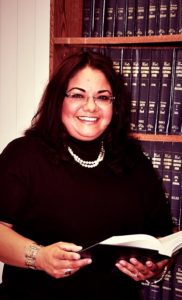 MARITA CLAUDIO: 
Destacada abogada, ciudadana peruana quien  escribe ensayo y poesía profesional del Derecho Internacional. MIEMBRO ASOCIADO @RTEMISA.